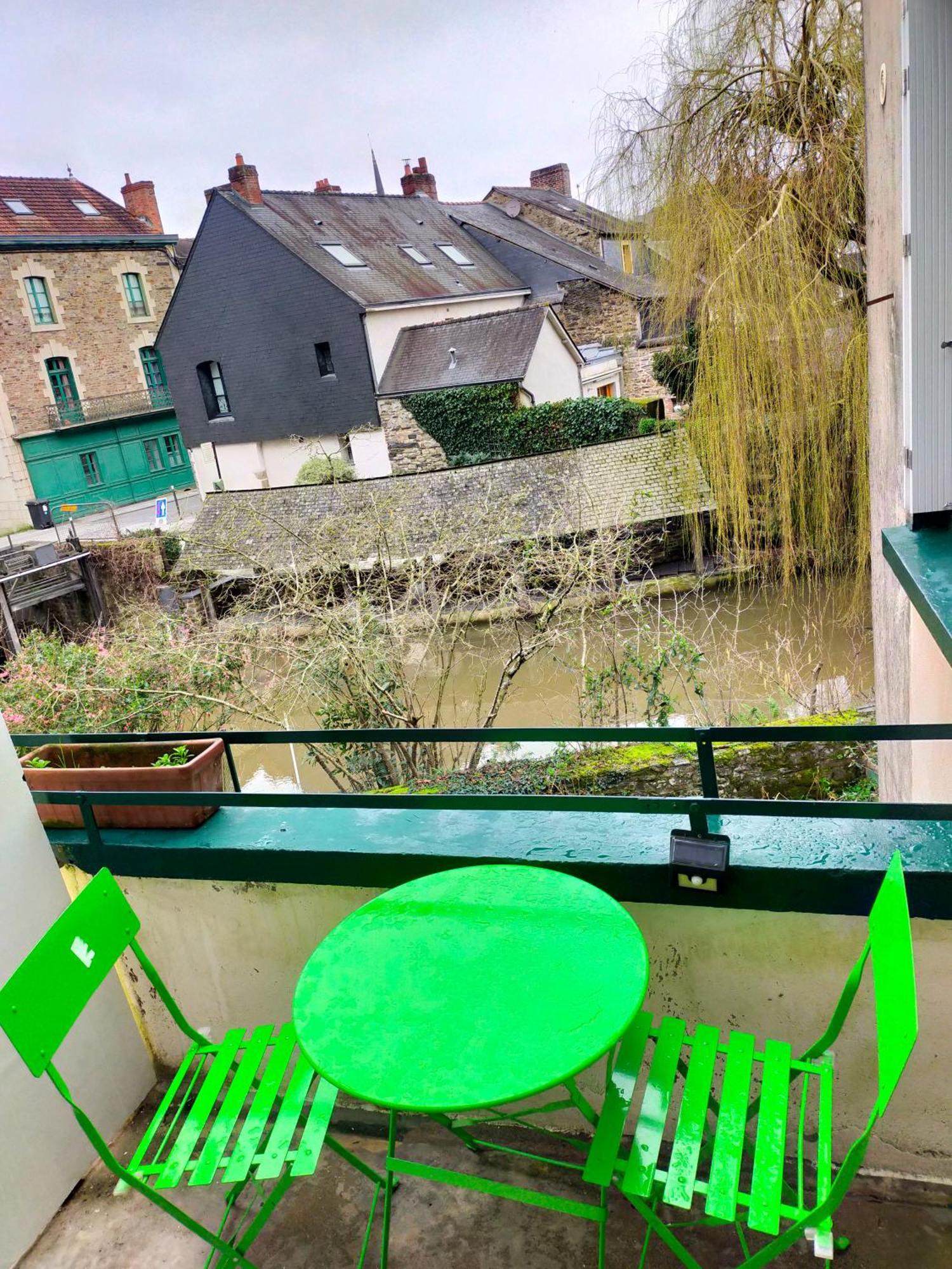 Studio En Rdc Avec Balcon Centre Vitre Bagian luar foto