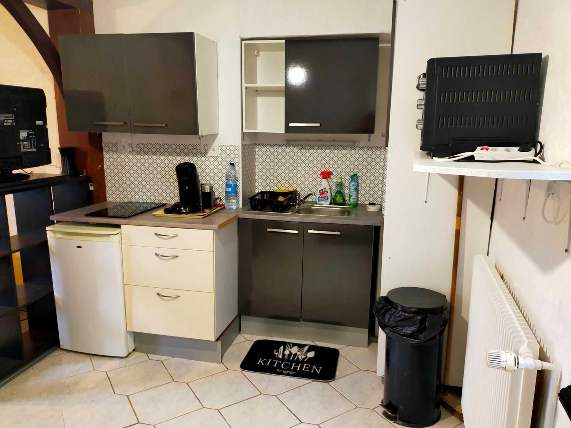 Studio En Rdc Avec Balcon Centre Vitre Bagian luar foto